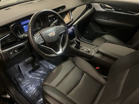 Used 2024 Cadillac XT6 Premium Luxury w/ LPO, Floor Liner Package FWD image 4