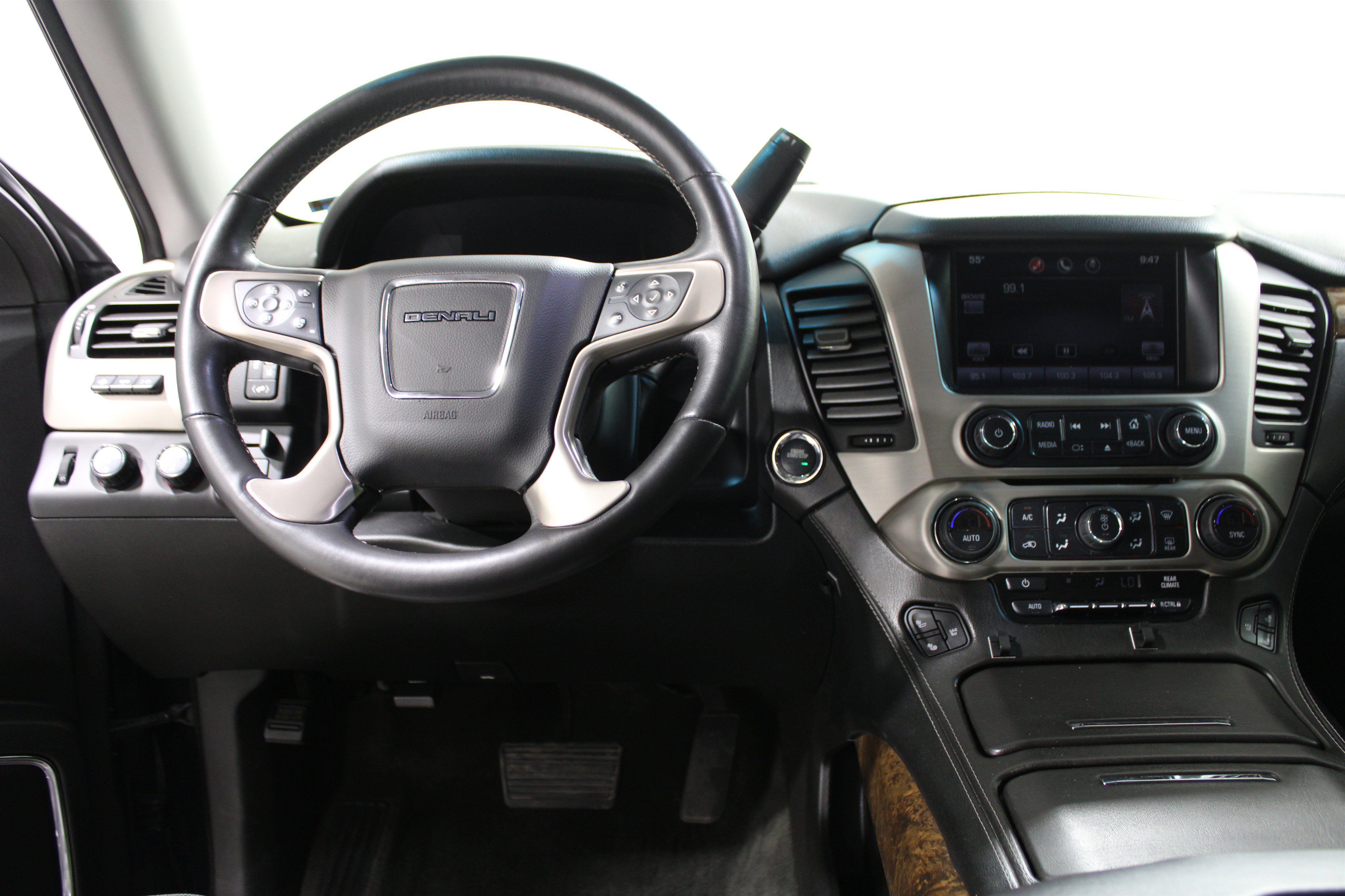 Used 2015 GMC Yukon Denali w/ Touring Package AWD/4WD image 11
