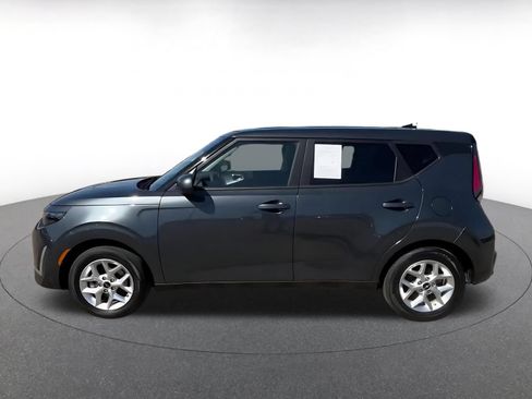 Used 2025 Kia Soul LX w/ LX Technology Package FWD image 9