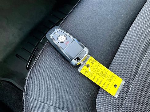 Used 2020 Ford Edge SE image 14