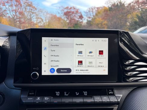 Used 2025 Toyota Camry SE image 21