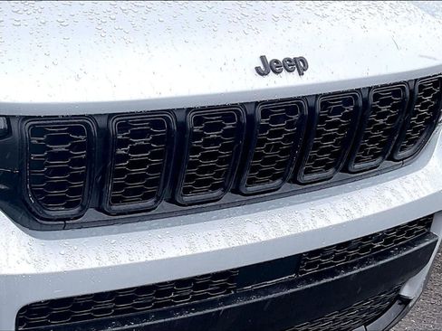 Used 2024 Jeep Grand Cherokee L Laredo image 27
