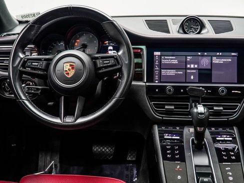 Used 2022 Porsche Macan S w/ Premium Package Plus image 21
