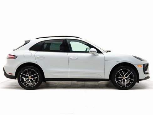 Used 2025 Porsche Macan image 33