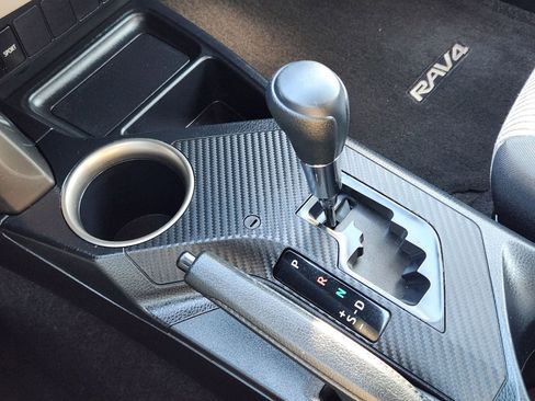 Used 2013 Toyota RAV4 LE image 22