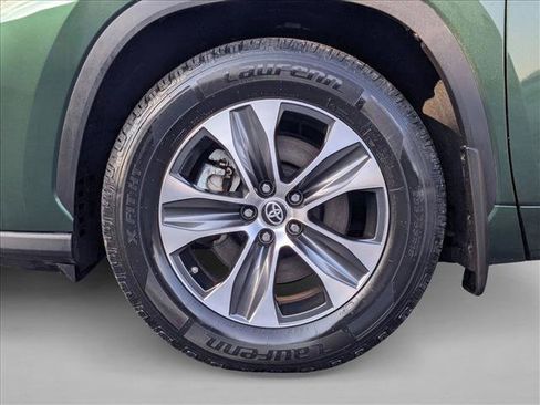 Used 2023 Toyota Highlander XLE image 25