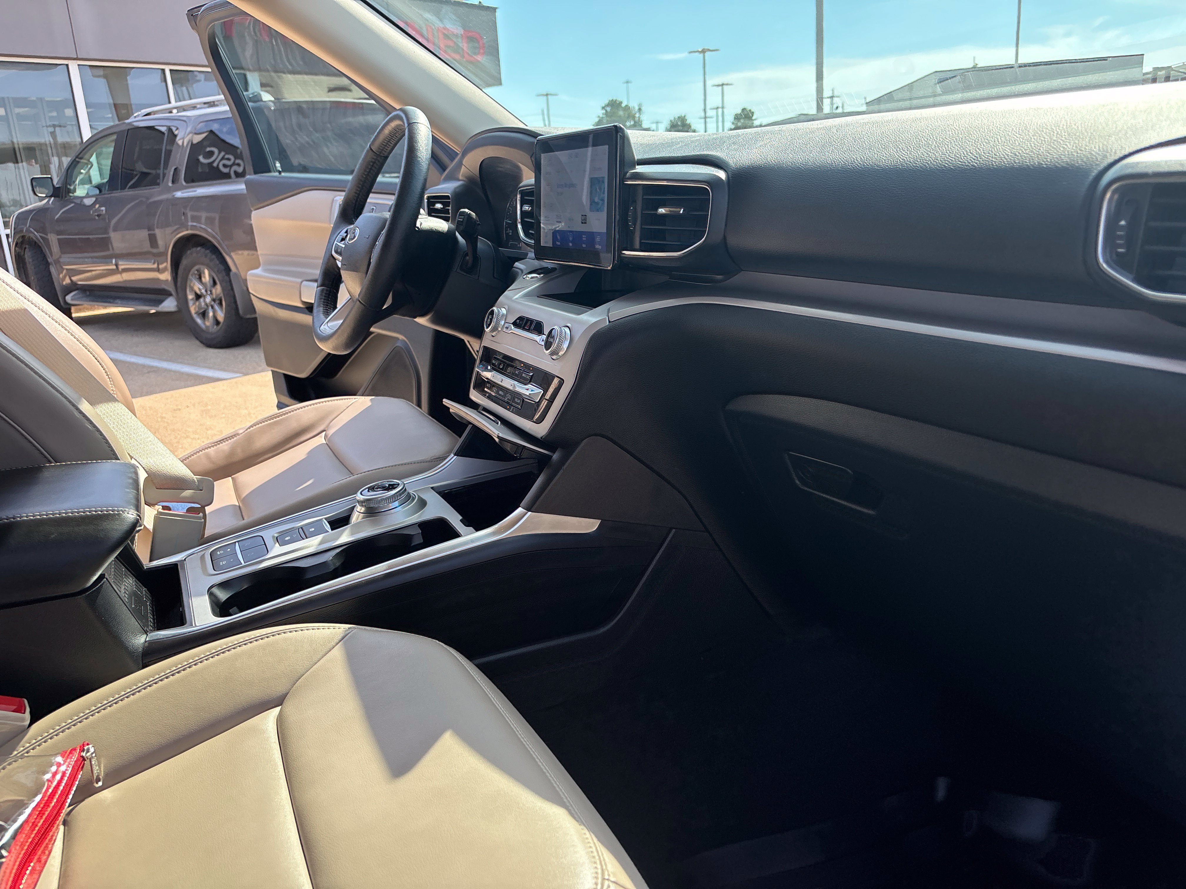 Used 2024 Ford Explorer XLT w/ Equipment Group 202A RWD image 48