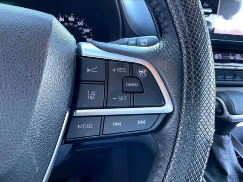 Used 2022 Toyota Sienna XLE image 23