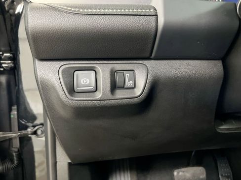 Used 2023 GMC Acadia SLT image 18