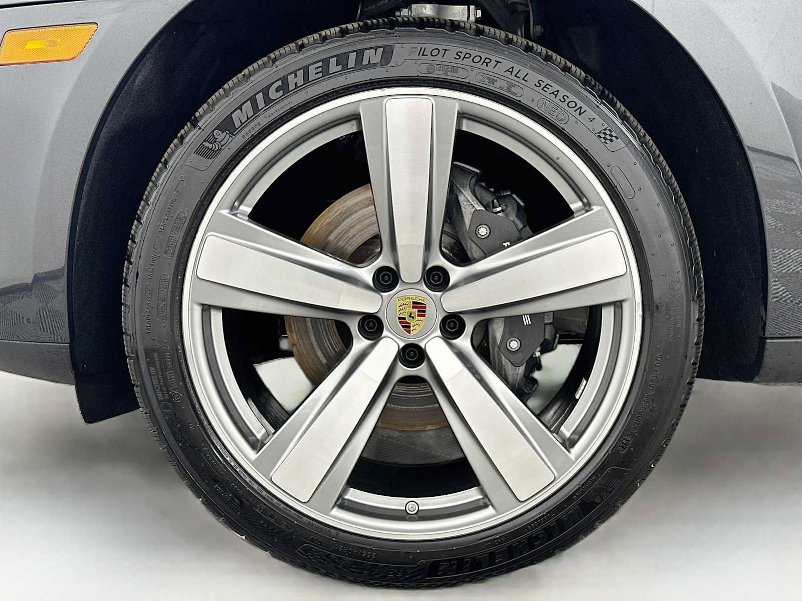 Certified 2026 Porsche Macan AWD/4WD image 32