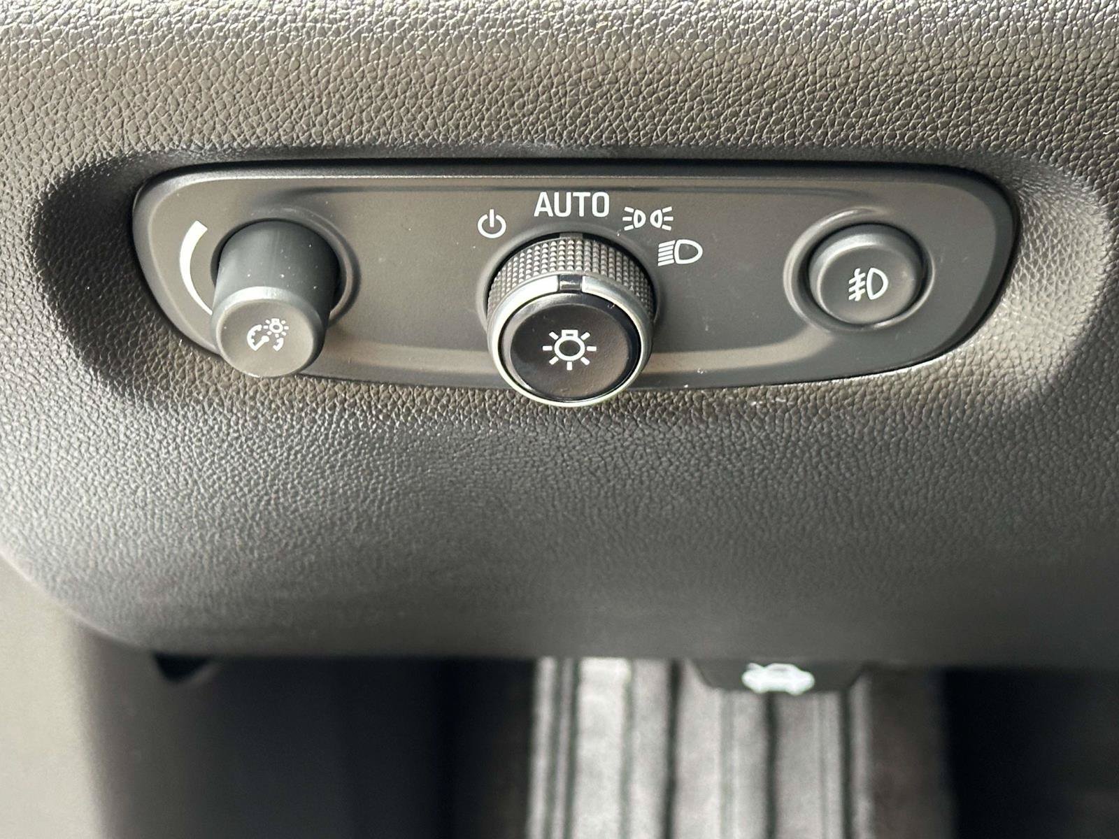 Used 2020 Chevrolet Traverse LT w/ Driver Confidence II Package AWD/4WD image 15