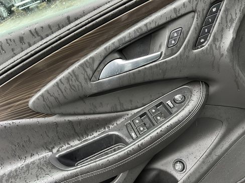 Used 2019 Buick Envision Essence image 31