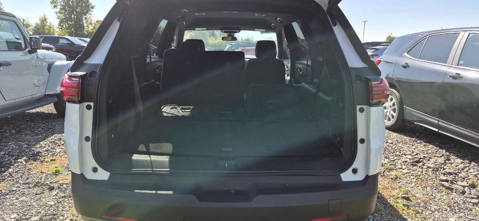 Used 2023 Chevrolet Traverse LT w/ LPO, Floor Liner Package AWD/4WD image 5