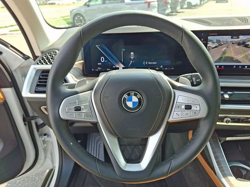 Used 2025 BMW X7 xDrive40i w/ Premium Package AWD/4WD image 21