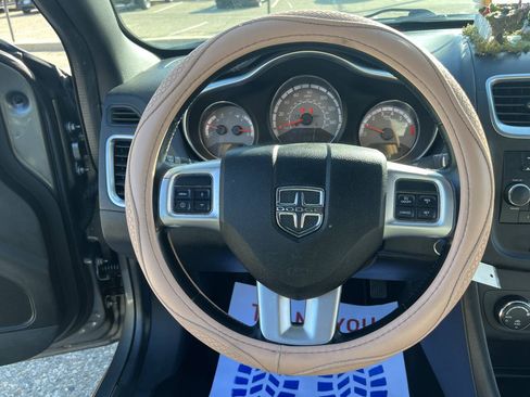 Used 2013 Dodge Avenger SXT FWD image 14