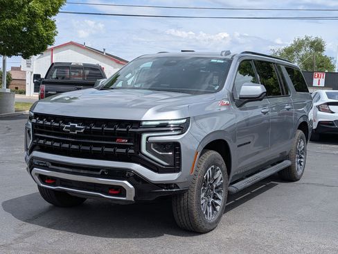 Used 2025 Chevrolet Suburban Z71 AWD/4WD image 11