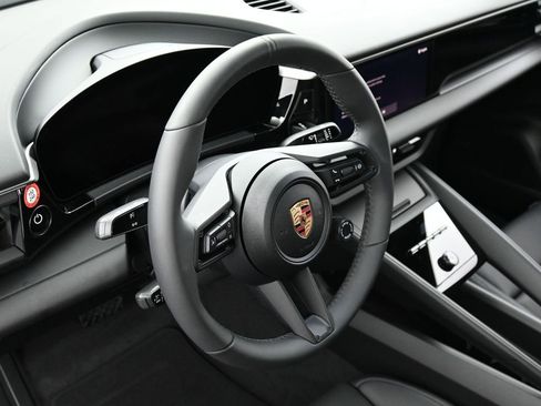 Certified 2025 Porsche Macan 4 Electric AWD/4WD image 17