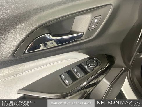Used 2024 Chevrolet Trax LT FWD image 21