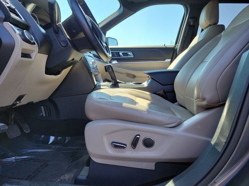 Used 2018 Ford Explorer Limited image 16