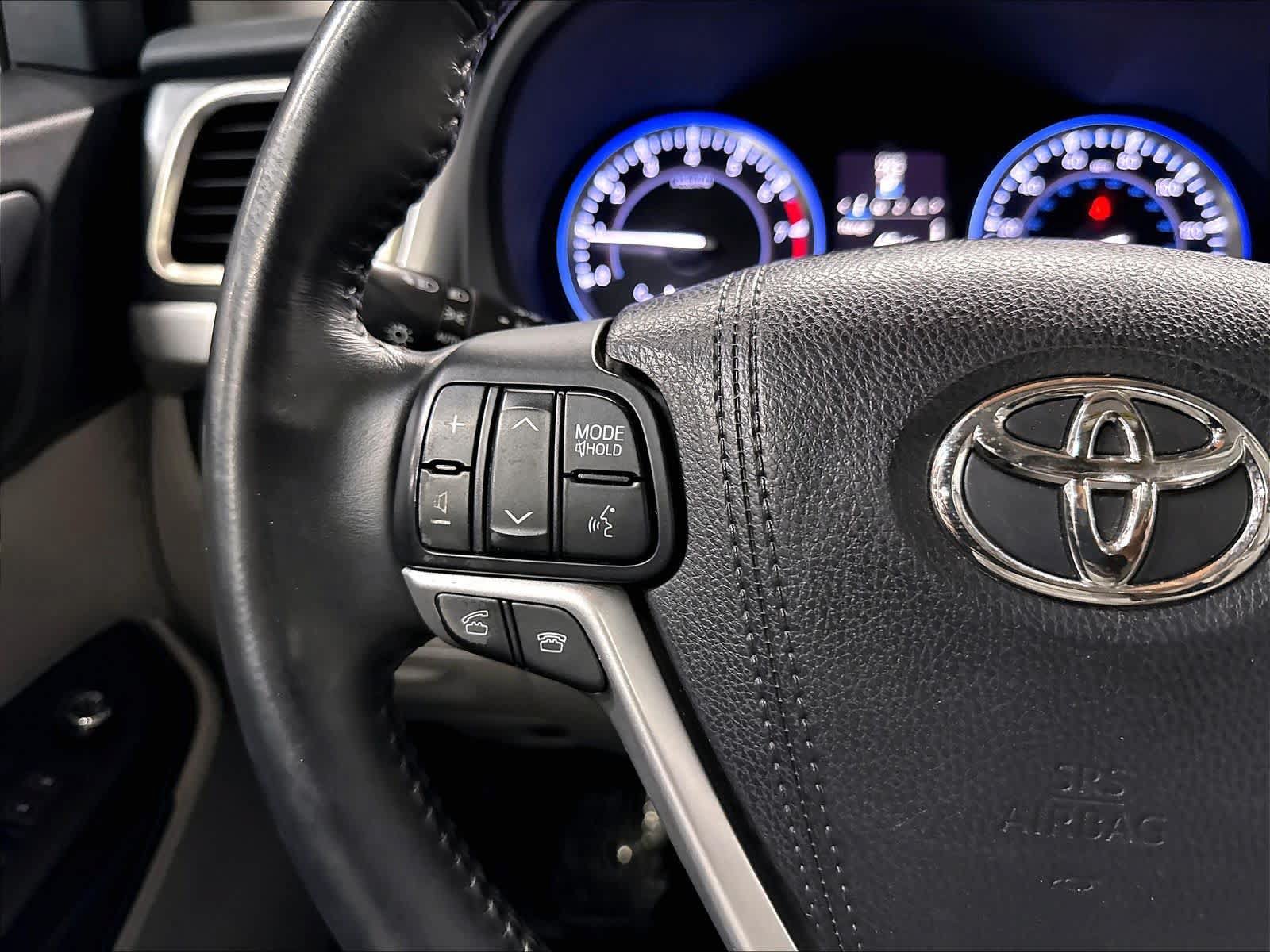 Used 2015 Toyota Highlander XLE AWD/4WD image 19