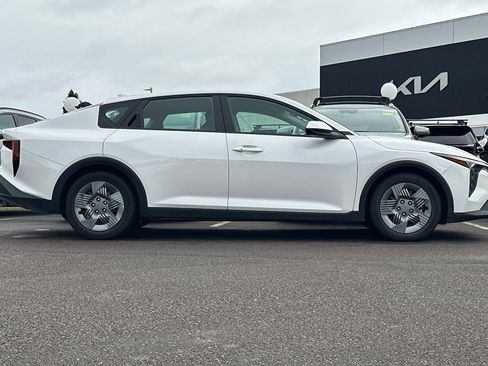 Certified 2025 Kia K4 LX image 3