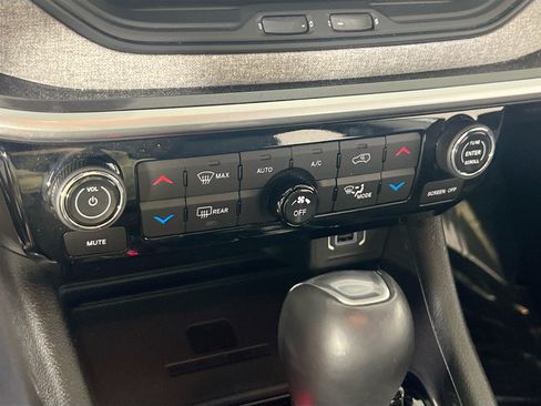 Used 2022 Jeep Compass Latitude w/ Sun and Sound Group AWD/4WD image 15