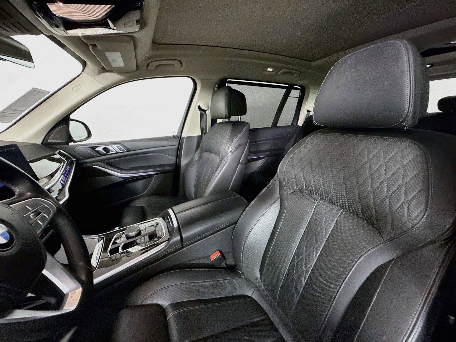 Used 2023 BMW X7 xDrive40i w/ Premium Package AWD/4WD image 3