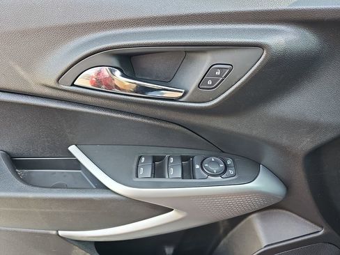 Used 2024 Chevrolet Trax RS image 31