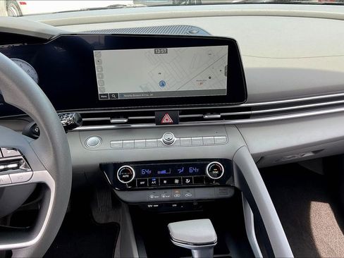 Used 2024 Hyundai Elantra SEL image 14