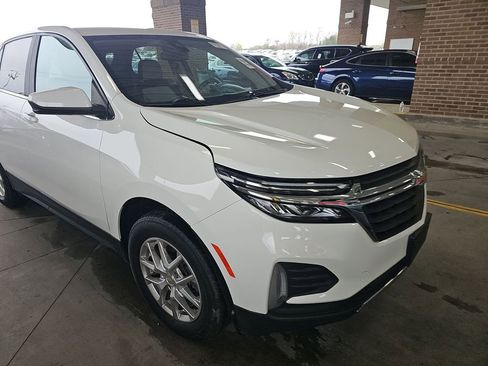 Used 2022 Chevrolet Equinox LT image 2