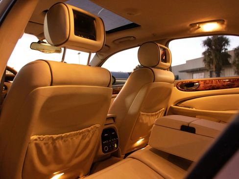 Used 2004 Jaguar XJ8 image 29