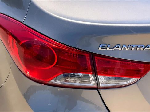 Used 2012 Hyundai Elantra GLS w/ Preferred Pkg 3 FWD image 13