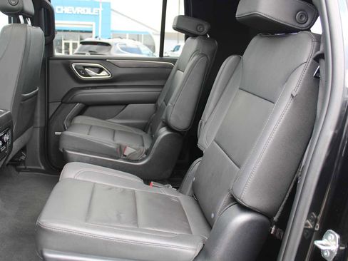 Used 2023 Chevrolet Suburban Z71 w/ Luxury Package AWD/4WD image 11