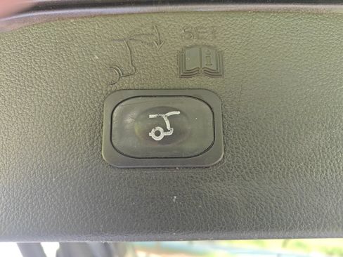 Used 2016 Ford Escape SE w/ SE Leather Comfort Package FWD image 18