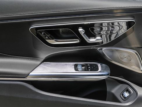 Used 2024 Mercedes-Benz CLE 300 4MATIC Coupe image 21