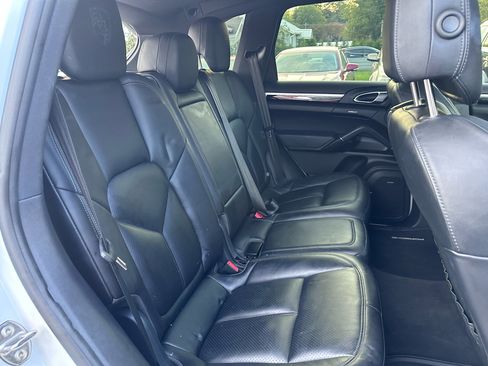 Used 2016 Porsche Cayenne image 34