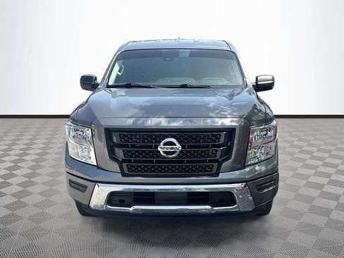 Used 2022 Nissan Titan SV RWD image 2