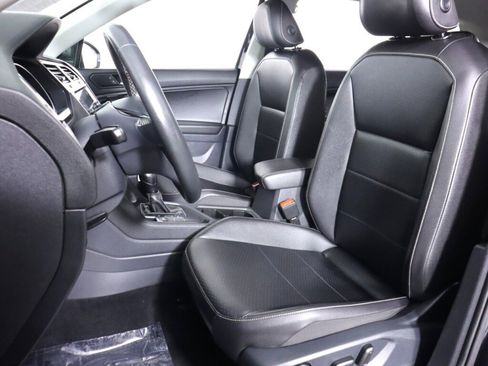 Used 2021 Volkswagen Tiguan SE image 31