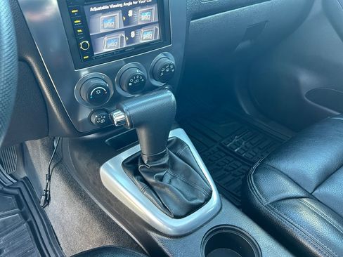 Used 2010 HUMMER H3 image 35