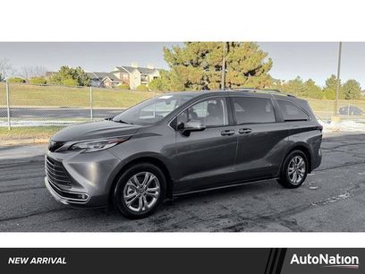 Used 2022 Toyota Sienna Platinum