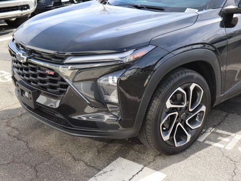 Certified 2024 Chevrolet Trax RS w/ Driver Confidence Package image 6