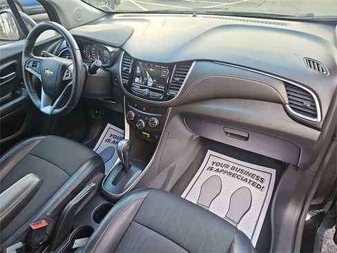 Certified 2021 Chevrolet Trax LT w/ Midnight Edition image 27
