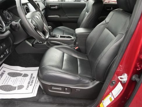 Used 2021 Toyota Tacoma TRD Off-Road image 9