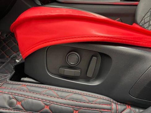 Used 2020 Land Rover Range Rover Velar S image 11