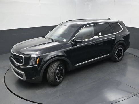 Used 2024 Kia Telluride EX w/ EX Captain's Chair Package FWD image 35
