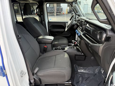 Used 2023 Jeep Wrangler Unlimited Sport image 29