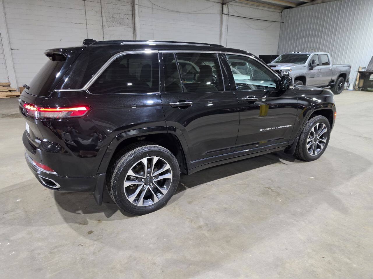 Used 2022 Jeep Grand Cherokee Overland w/ Adv Protech Group III AWD/4WD image 12