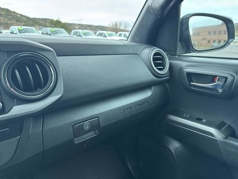 Used 2022 Toyota Tacoma TRD Off-Road image 25