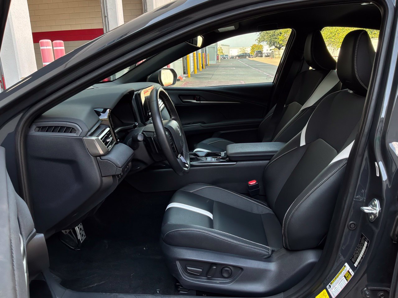 Used 2026 Toyota Camry SE FWD image 10