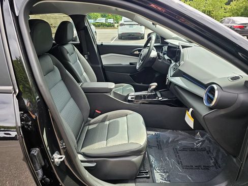 New 2026 Chevrolet Trax LT w/ Driver Confidence Package FWD image 11